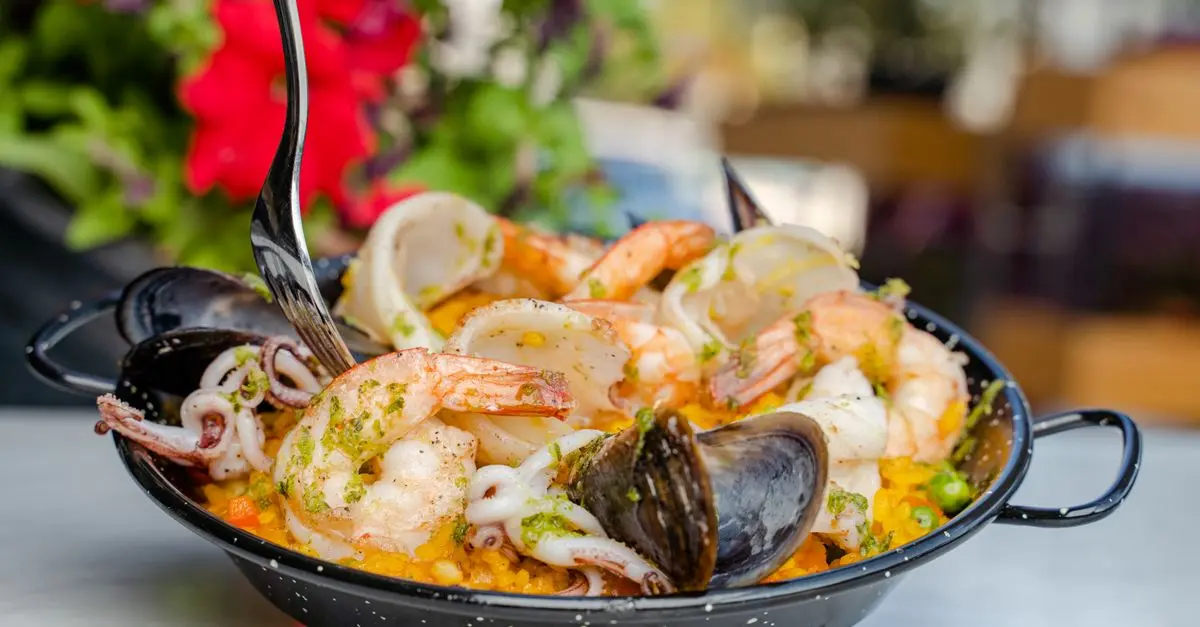 Cómo hacer una auténtica paella: receta y secretos del chef