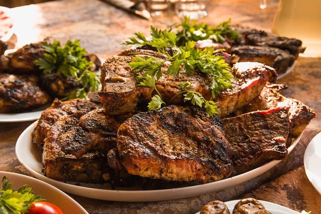 Cómo hacer una salsa de vino tinto perfecta: recetas y secretos